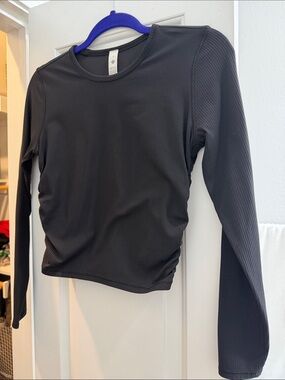 Only worn once - Long-Sleeve Ribbed Crewneck Top -